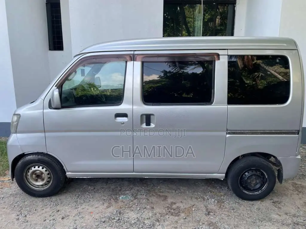 Daihatsu Hijet Cruze 2011 Van (Used)