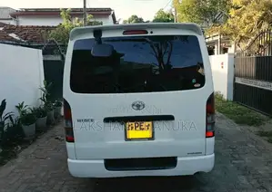 Toyota KDH HIACE 2005 Van (Used)