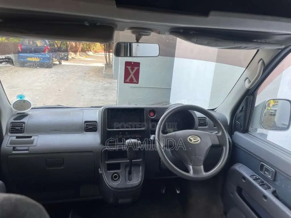 Daihatsu Hijet Cruze 2011 Van (Used)