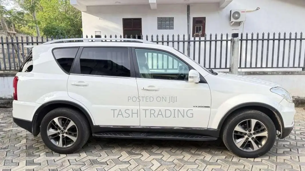 Micro Rexton W 2017 SUV (Used)