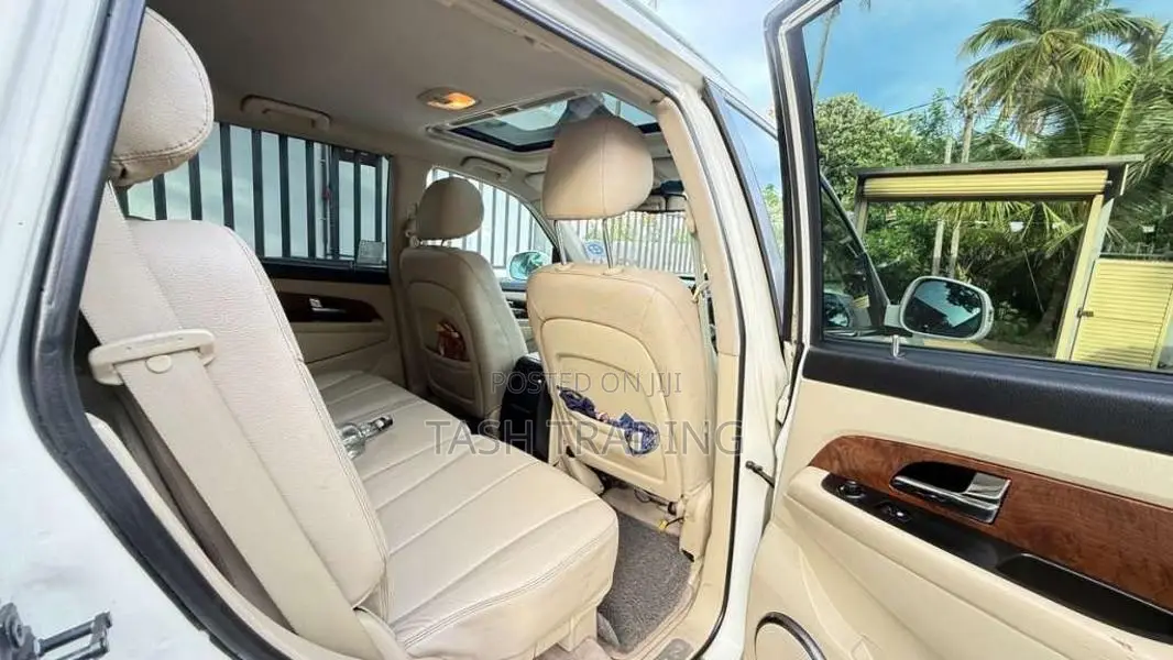 Micro Rexton W 2017 SUV (Used)