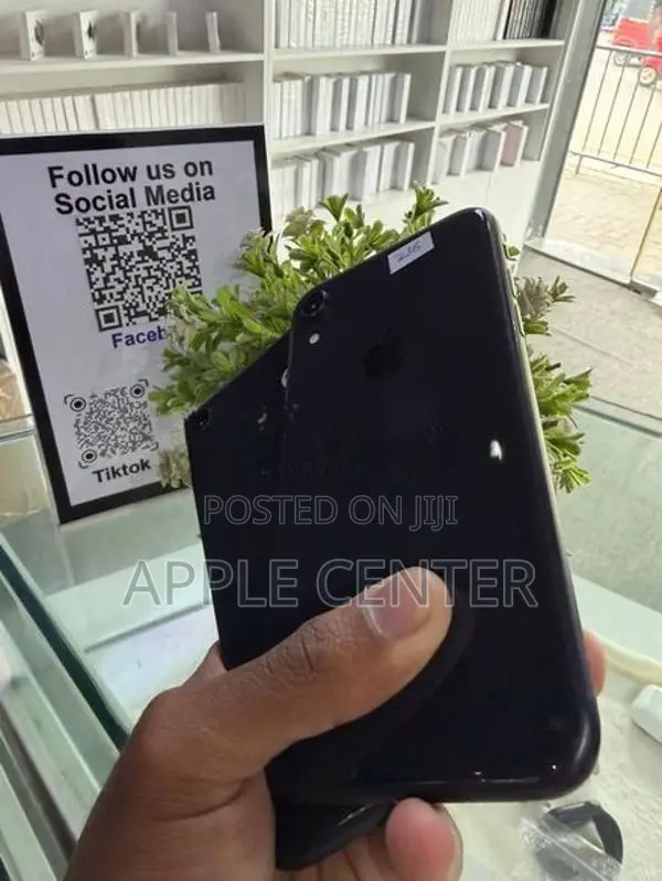 Apple iPhone XR (Used)
