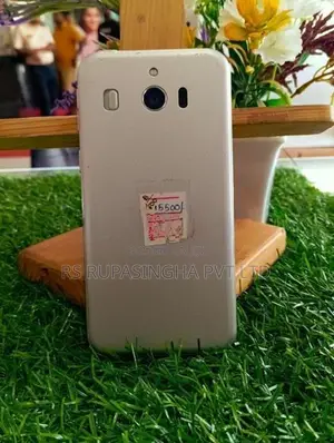 Sharp 704SH 3GB 32GB (Used)