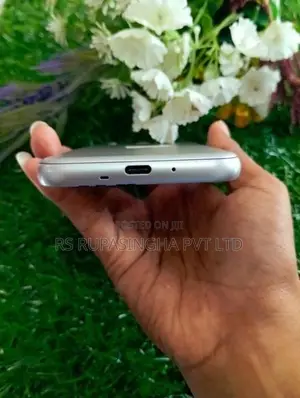 Sharp 704SH 3GB 32GB (Used)