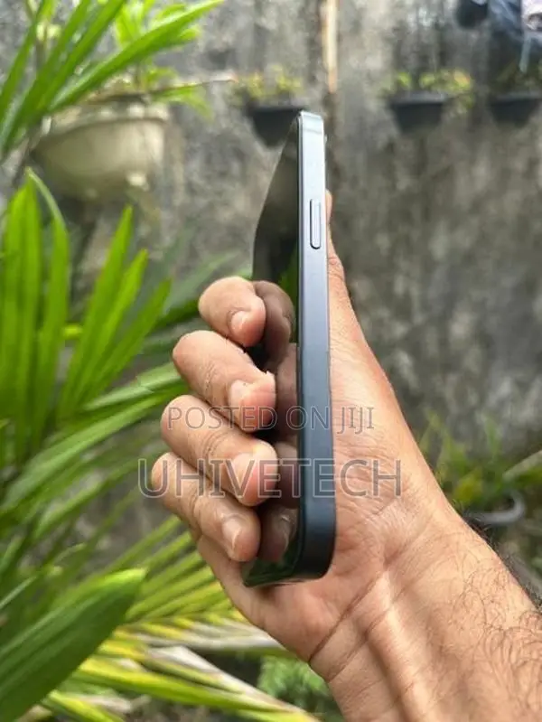 Apple iPhone 13 (Used)