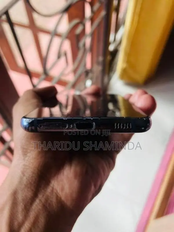 Samsung Galaxy S20 (Used)