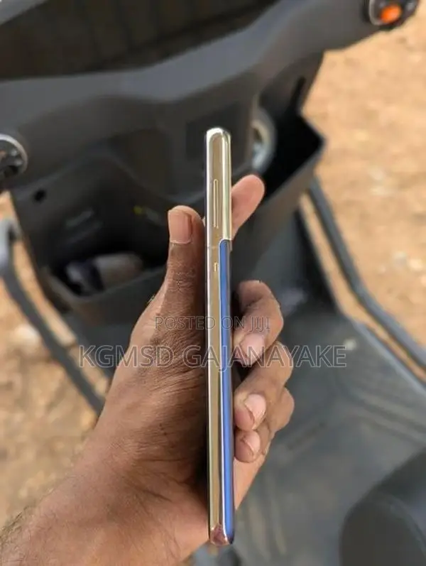 Samsung Galaxy S21 8GB256GB (Used)