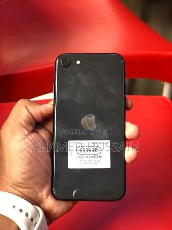 Apple iPhone SE 2 Black 128GB (Used)