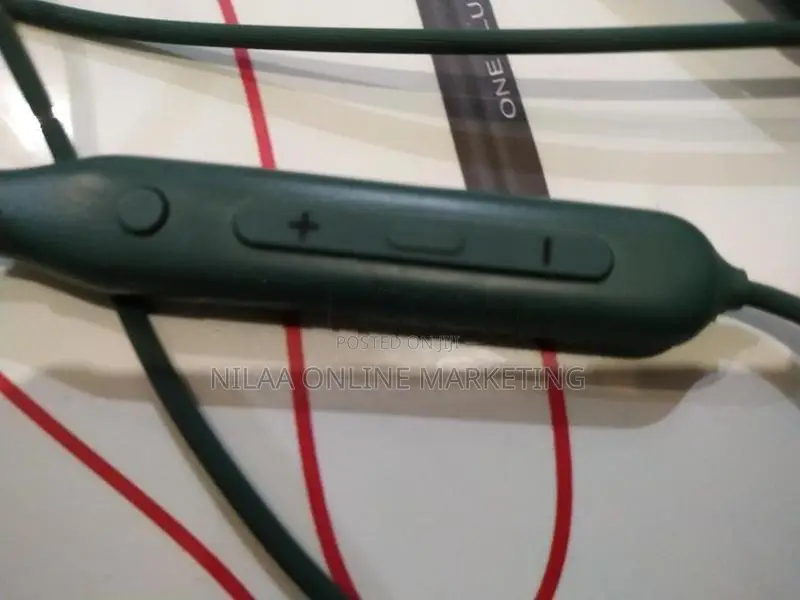 Wireless Neckband Earphones – Z2 Style Magnetic Earbuds 2 Models