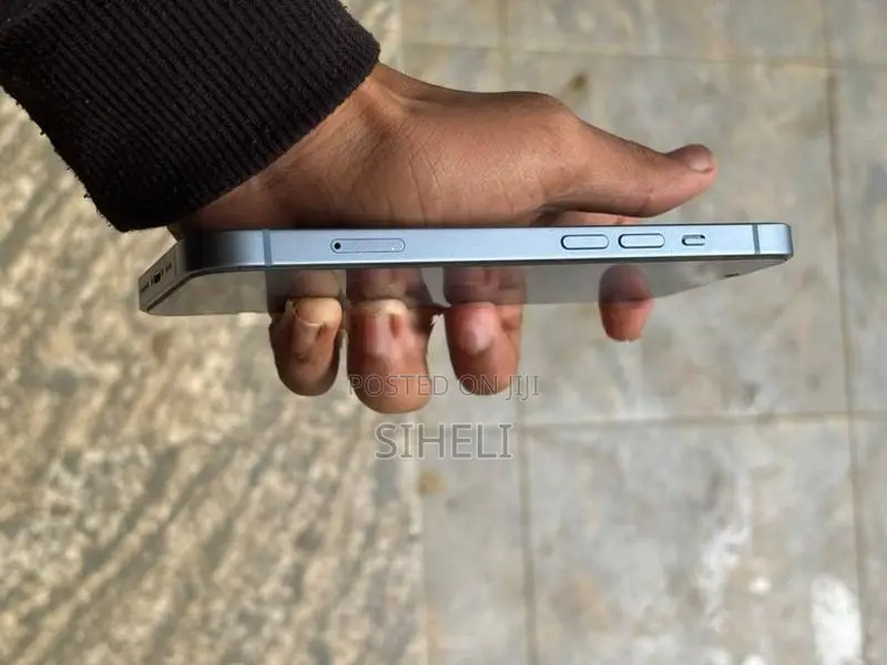 Apple iPhone 14 (Used)