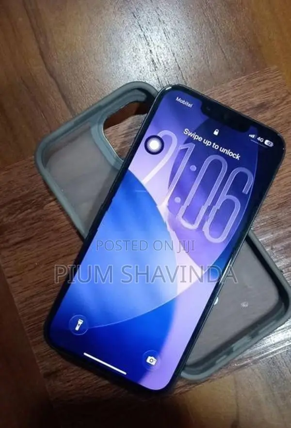 Apple iPhone 13 (Used)