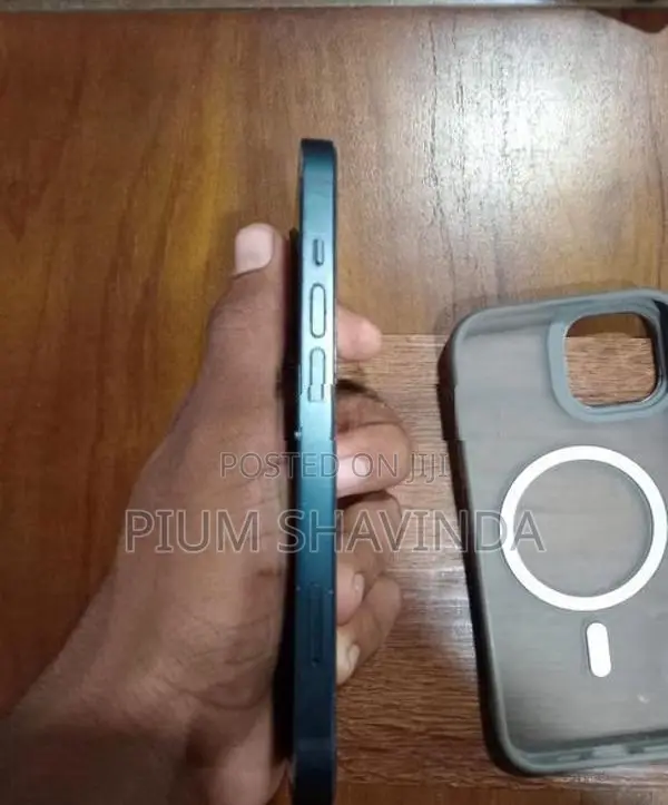 Apple iPhone 13 (Used)