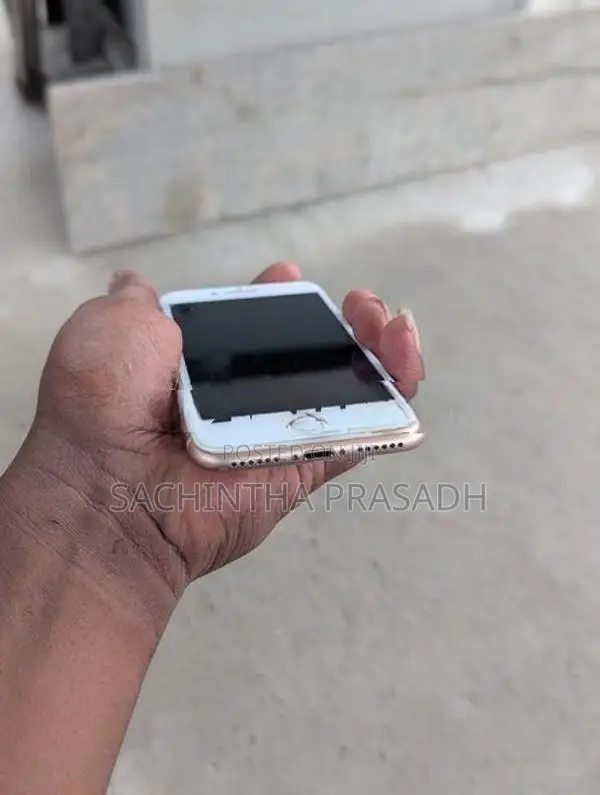Apple iPhone 8 (Used)