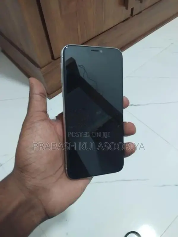 Apple iPhone X (Used)