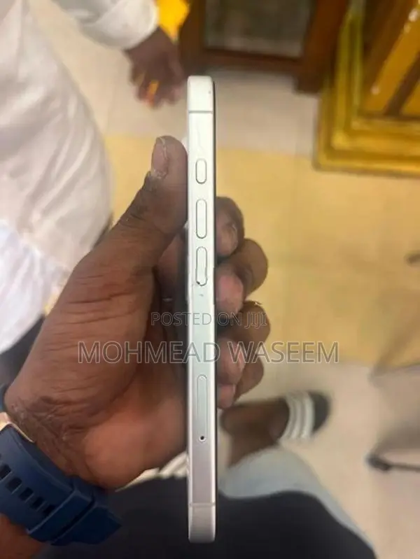 Apple iPhone 16 I phone (Used)