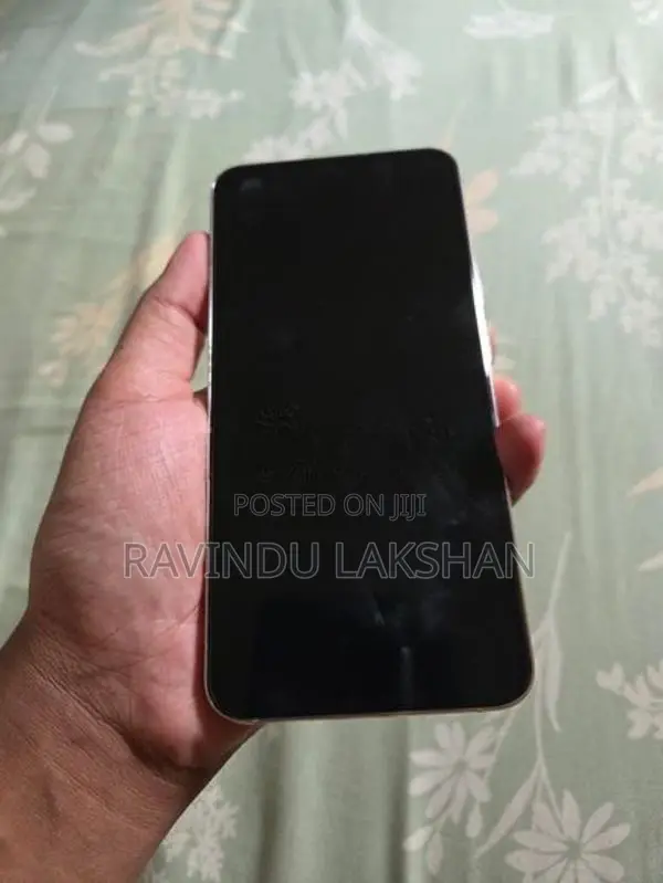 Samsung Galaxy S22 5G (Used)