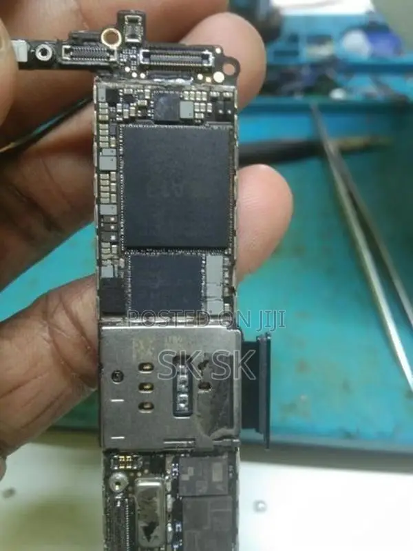 Apple iPhone Se 2 Logic Board