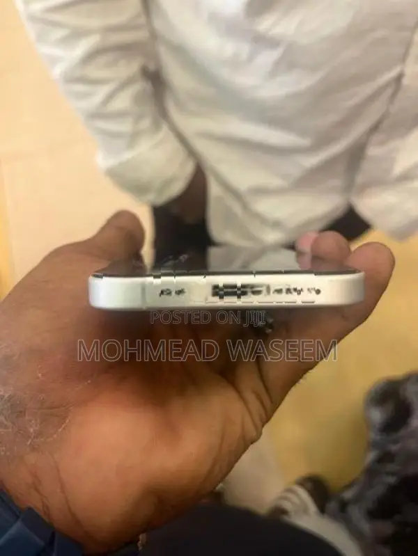 Apple iPhone 16 I phone (Used)