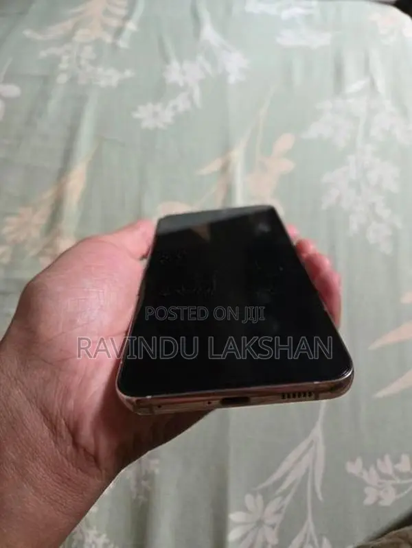 Samsung Galaxy S22 5G (Used)