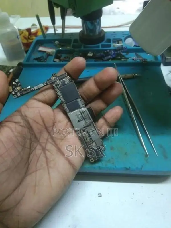 Apple iPhone Se 2 Logic Board