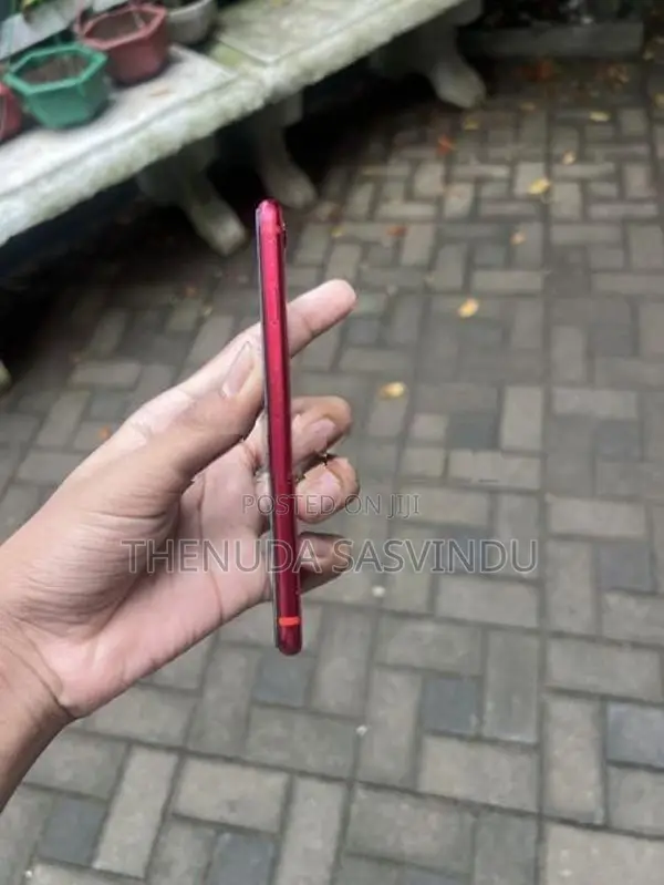Apple iPhone SE 2 (Used)