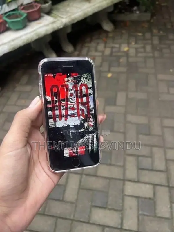 Apple iPhone SE 2 (Used)