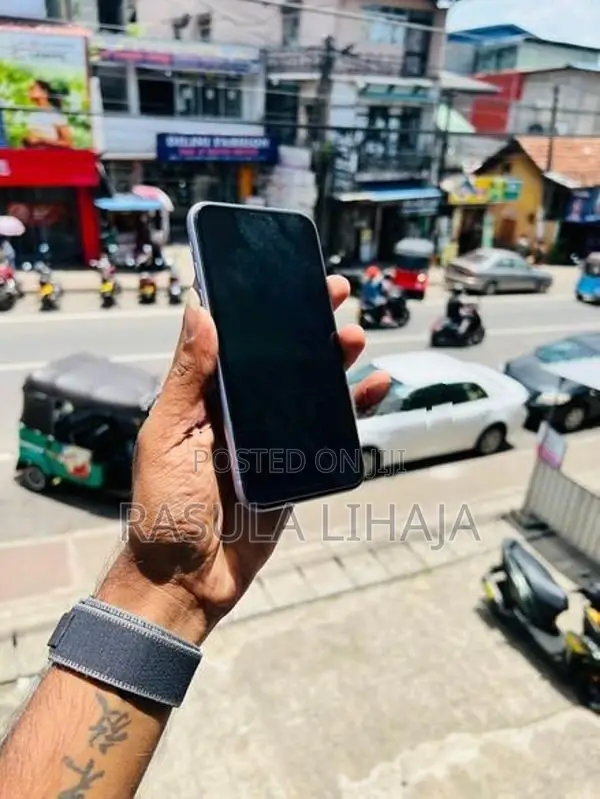 Apple iPhone 11 128GB (Used)
