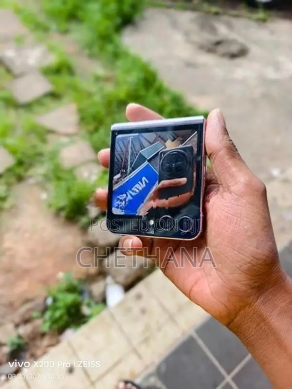 Samsung Galaxy Z Flip 5 (Used)