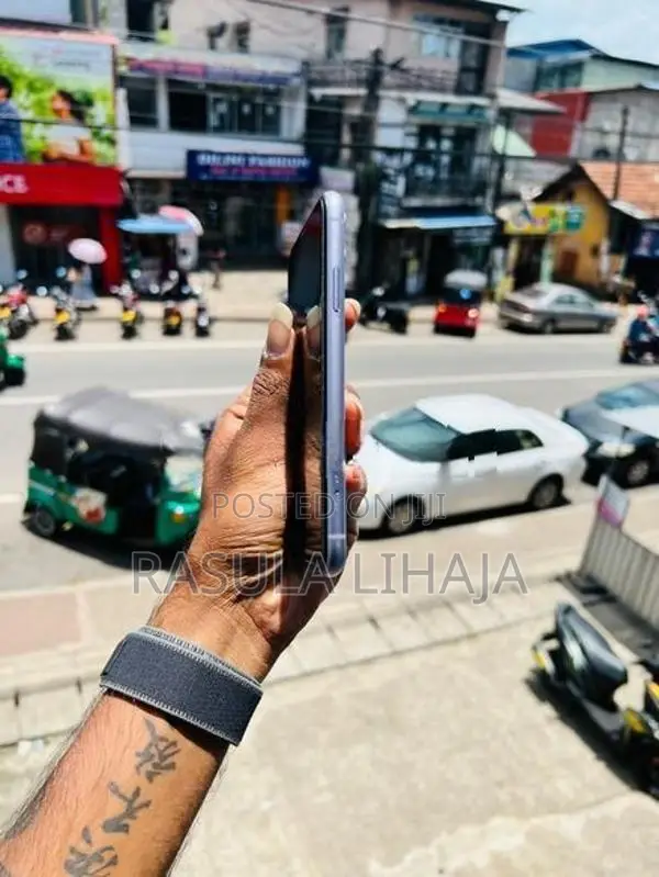 Apple iPhone 11 128GB (Used)