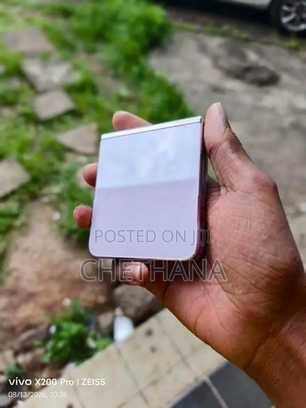 Samsung Galaxy Z Flip 5 (Used)