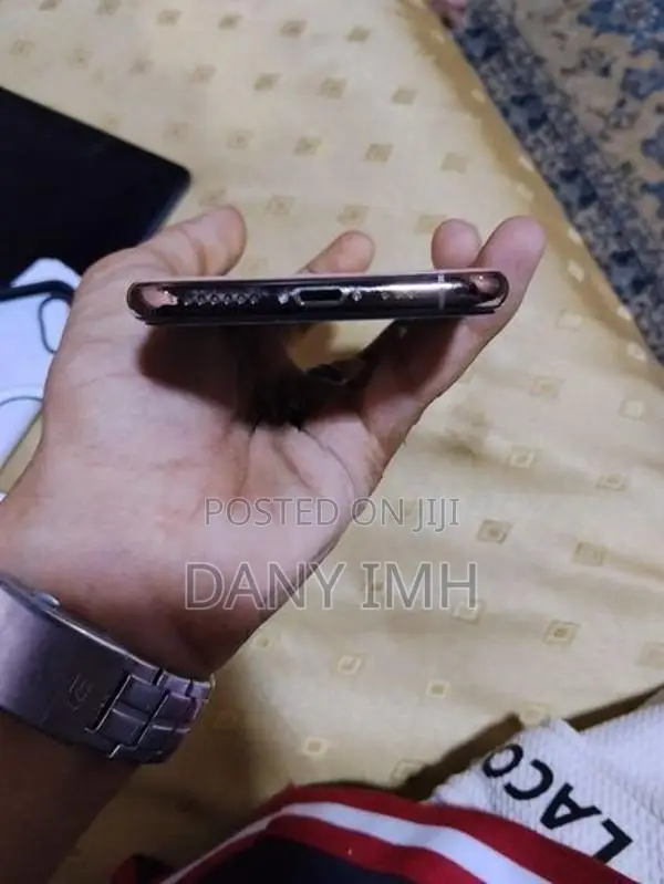 Apple iPhone XS (Used)
