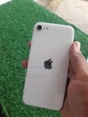 Apple iPhone SE 2 (Used)