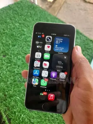 Apple iPhone SE 2 (Used)