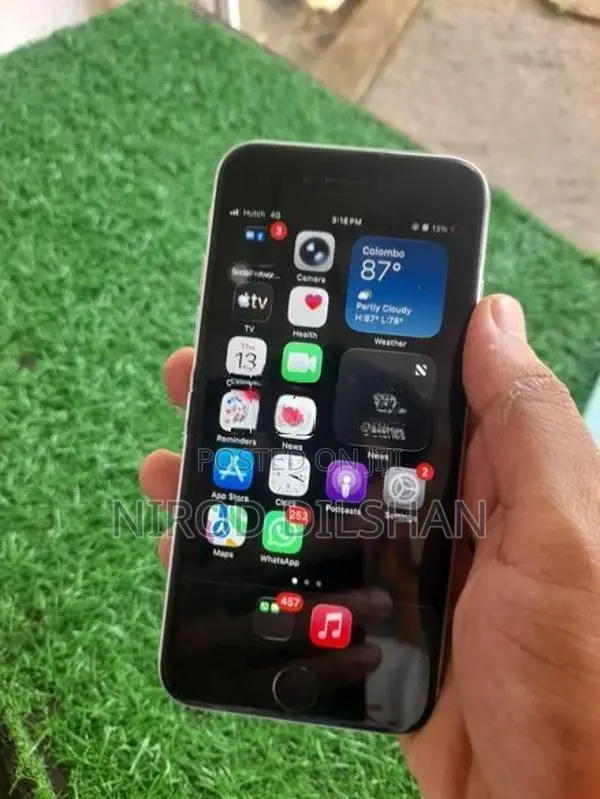 Apple iPhone SE 2 (Used)