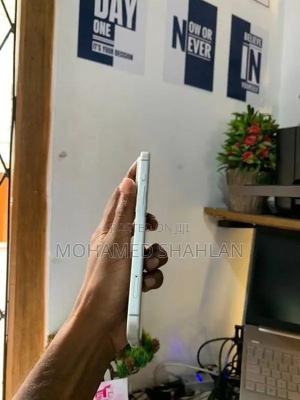 Apple iPhone 17 Pro Max 256GB SILVER (Used)