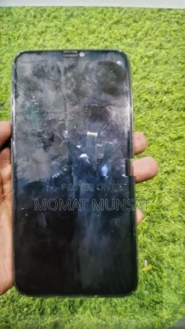 Apple iPhone 8 (Used)