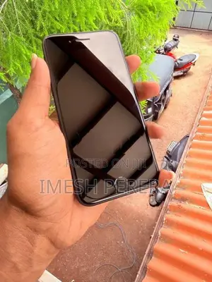Apple iPhone SE 3 (Used)
