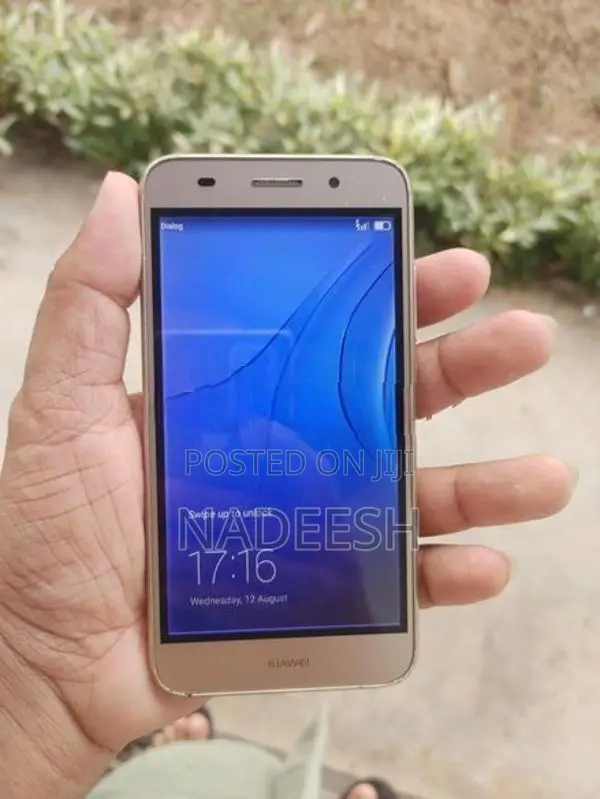 Huawei mobile phone (Used)