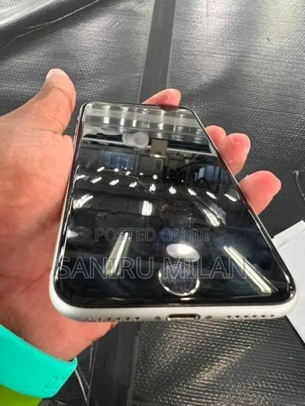 Apple iPhone SE 2 2020 (Used)
