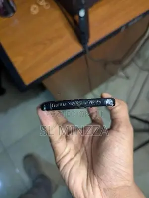 Samsung Galaxy S22 (Used)