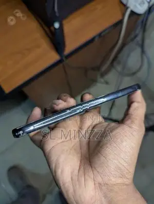 Samsung Galaxy S22 (Used)