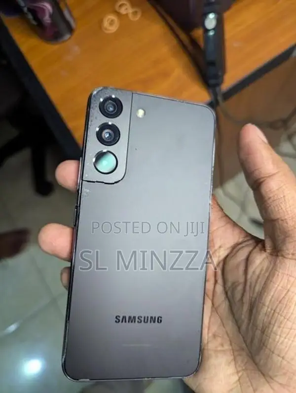 Samsung Galaxy S22 (Used)