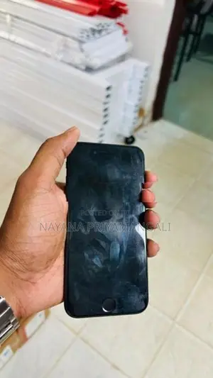 Apple iPhone SE 2 (Used)