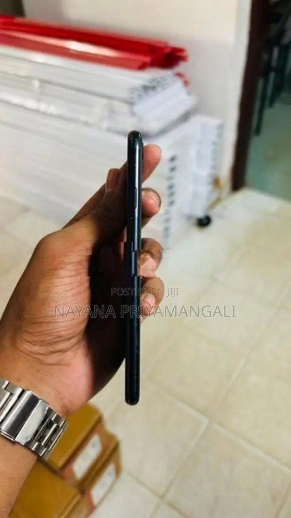 Apple iPhone SE 2 (Used)