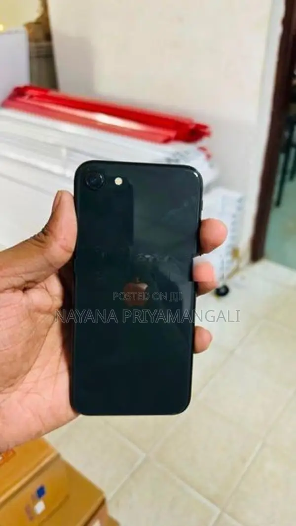 Apple iPhone SE 2 (Used)