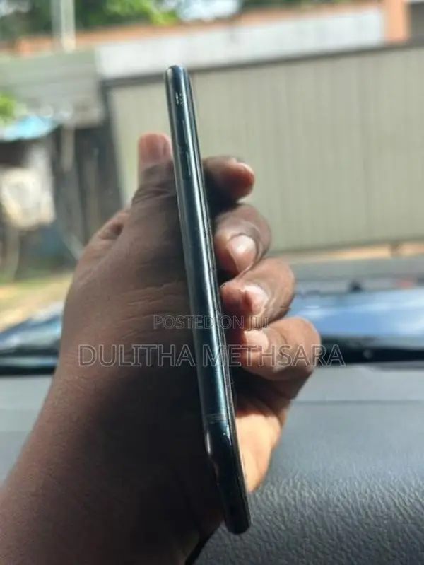 Apple iPhone SE 3 (Used)