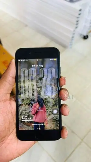 Apple iPhone SE 2 (Used)