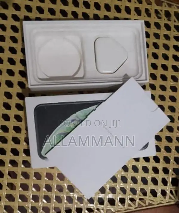 Apple iPhone XS (Used)
