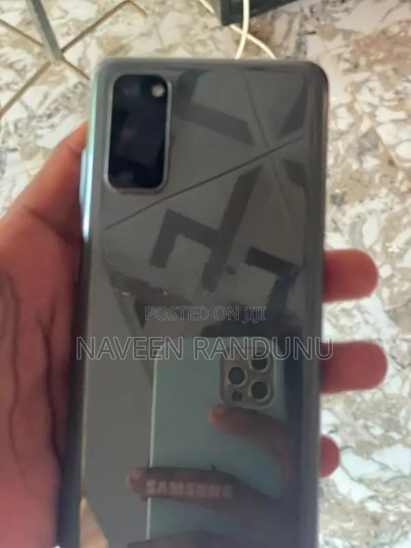 Samsung Galaxy S20 (Used)