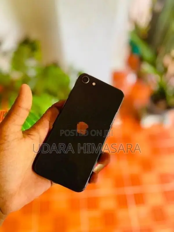 Apple iPhone SE 2 (Used)